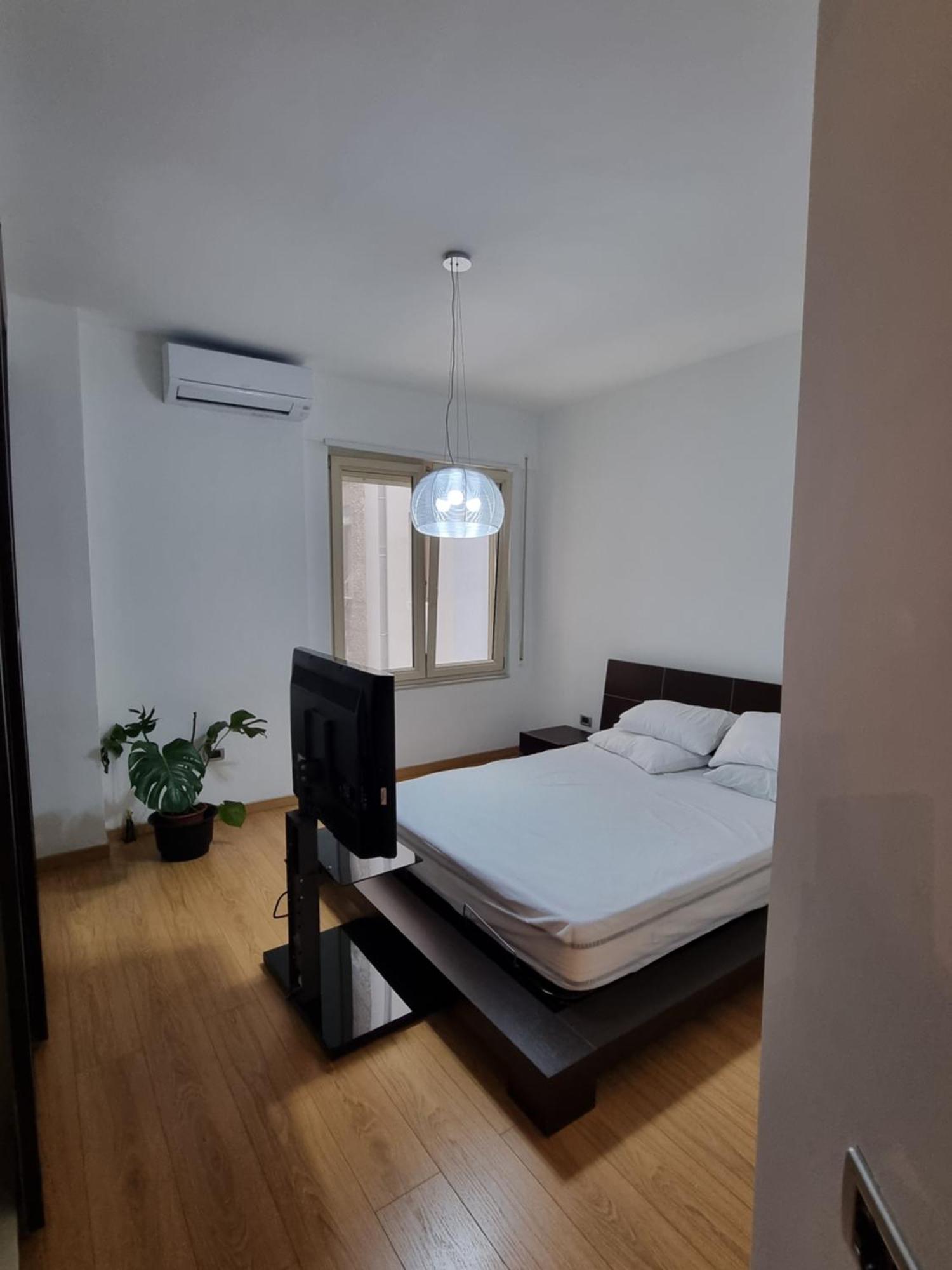 Апартаменти Lovely Seaview - 70m From - Free Parking Garage *
