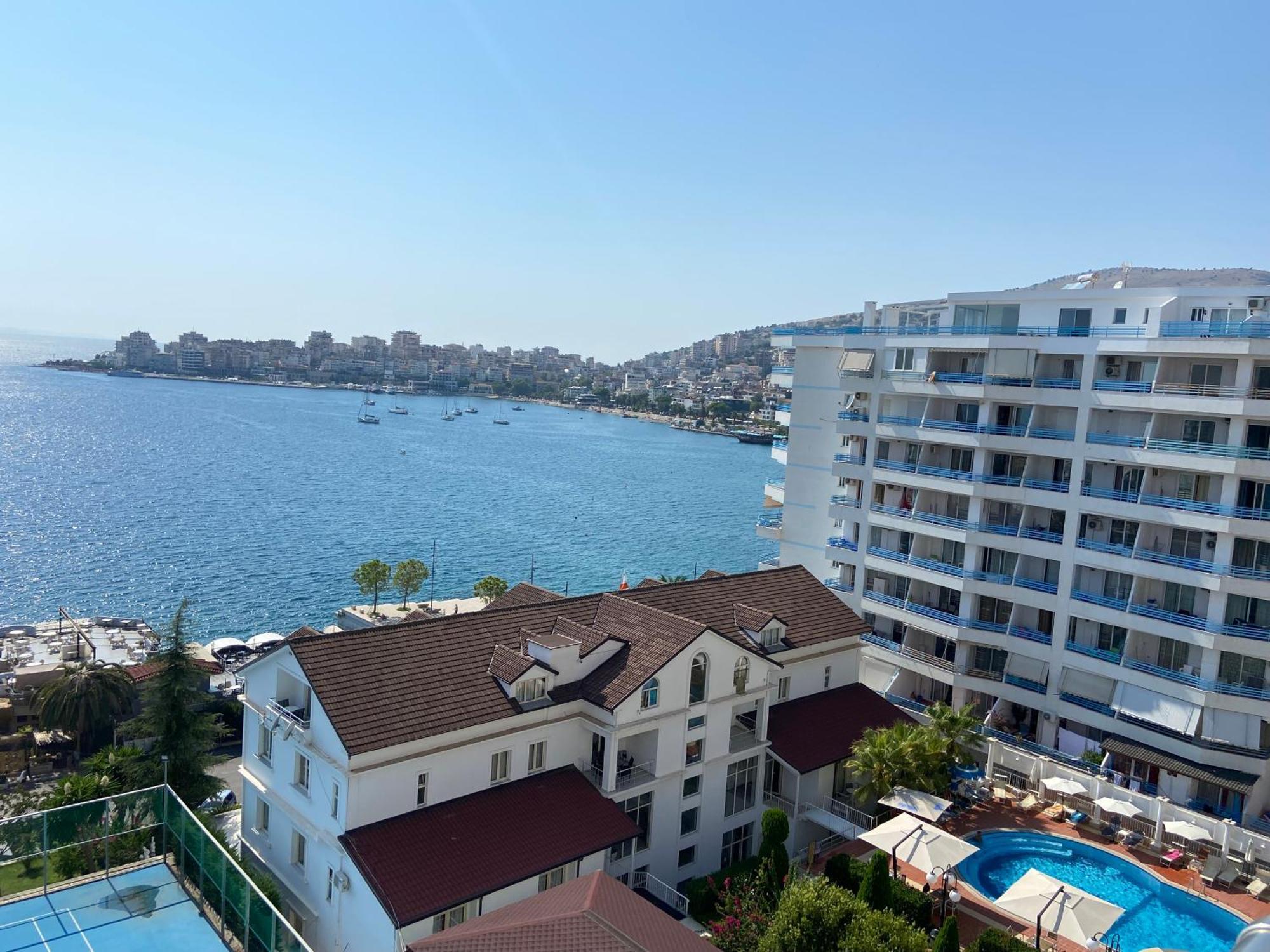 Апартаменти Lovely Seaview - 70m From - Free Parking Garage Саранда